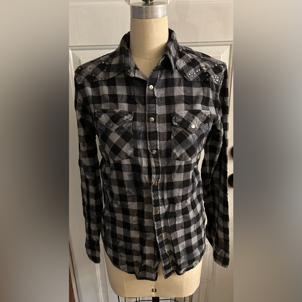 Guess mens button down shirt